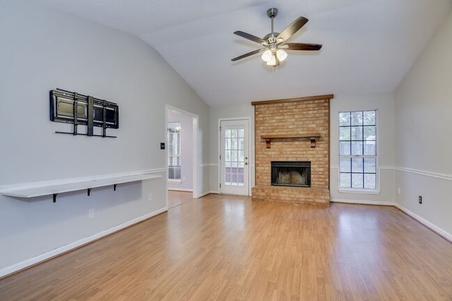 Building Photo - Ranch In Columbia County