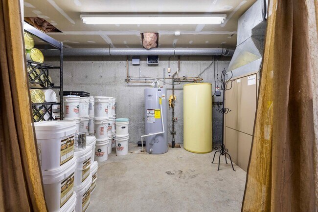 Building Photo - 20479 Comet Ln