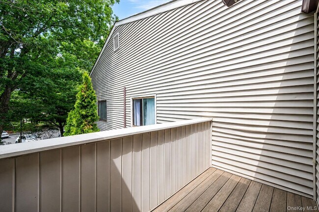 Building Photo - 855 Skyline Dr