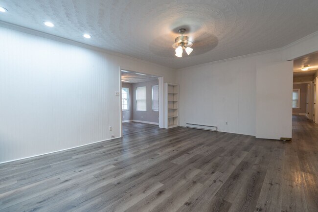 Building Photo - MOVE IN READY 4 Bedroom in Western Branch!