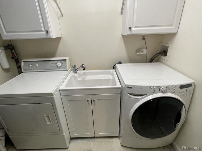 Building Photo - 1079 River Ridge Cir