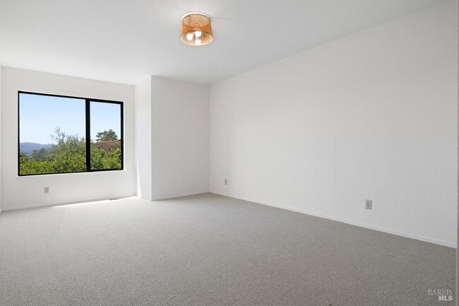 Building Photo - 19 Venado Dr