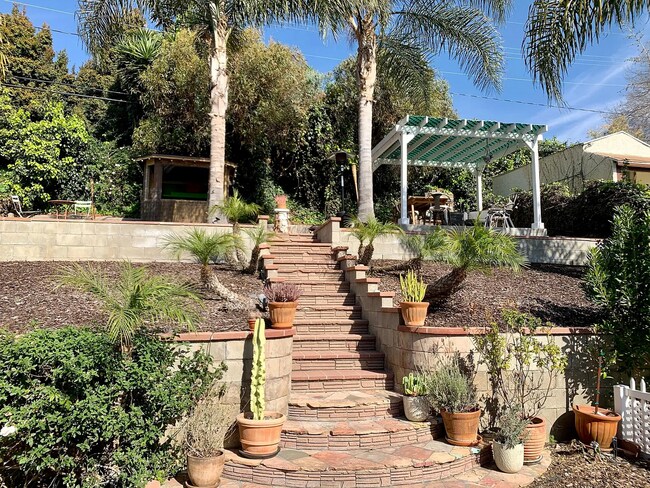 Building Photo - Beautiful 2 bed 2 bath