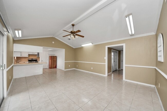 Building Photo - 811 Hillcrest Dr