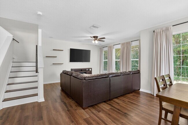 Building Photo - 714 Ashentree Dr