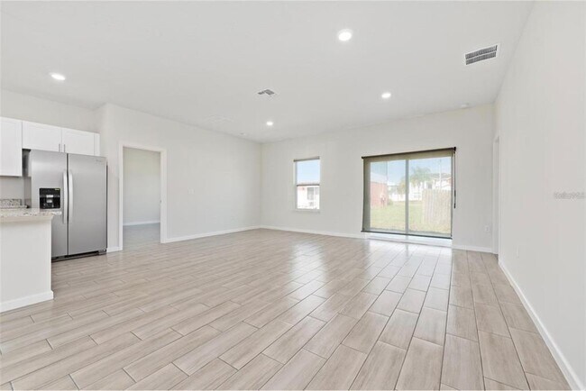 Building Photo - 719 Martin Ln