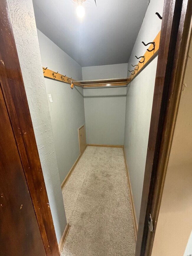 Building Photo - Cozy Two Bedroom in Quiet Avoca!