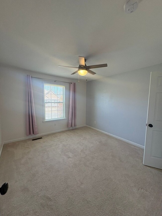 Building Photo - 4 Bedroom 3 Bath House