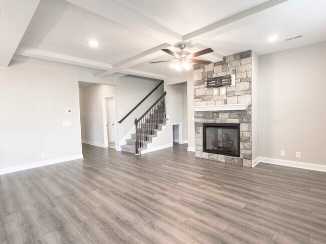 Building Photo - 290 Elwell Rd