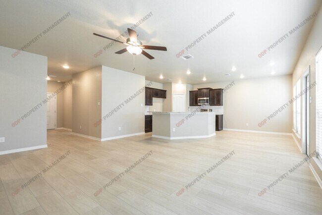 Building Photo - 1402 Shadow Hl Ln