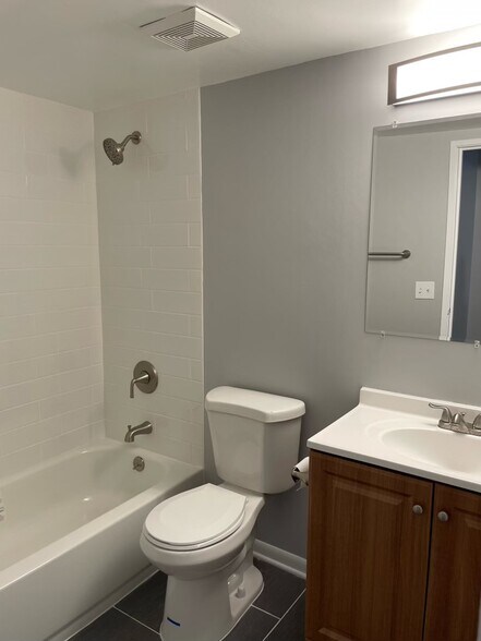 Building Photo - 2252 Abbeywood Dr