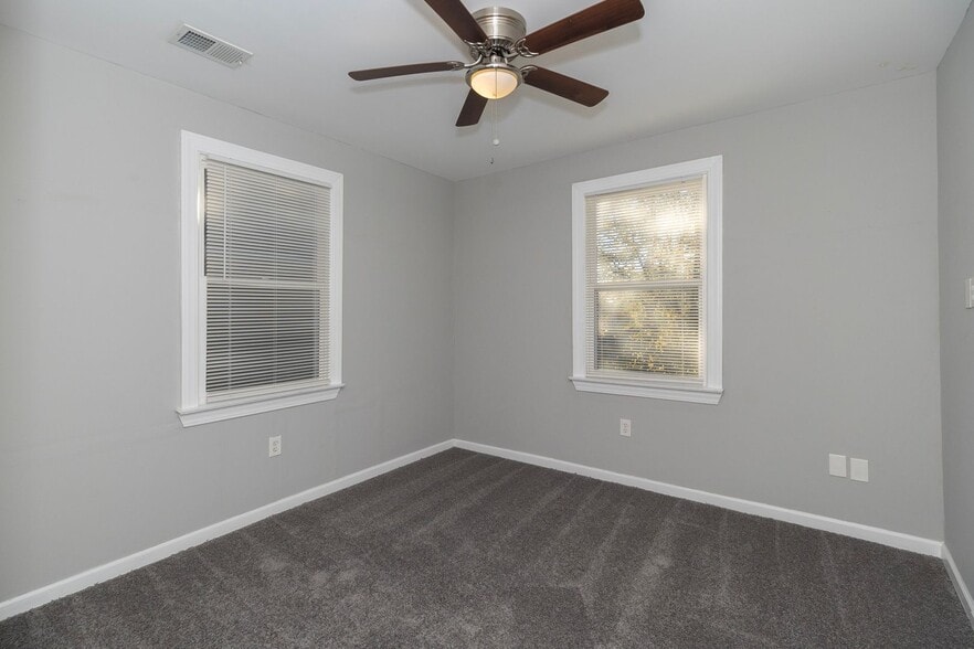 Building Photo - 2708 Olive St