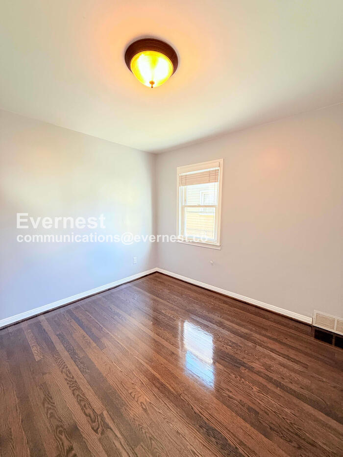 Building Photo - 605 N Dorchester Ave