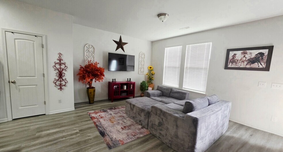 Building Photo - 3256 Tracer Dr