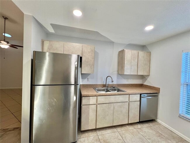 Building Photo - 7469 Pond Cir