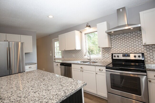 Building Photo - "Charming 3-Bedroom Retreat with Granite Touches and Cozy Fireplace on Winchester Rd!"