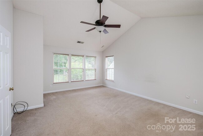 Building Photo - 16017 Woodcote Dr