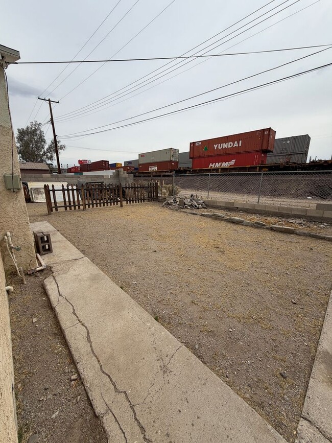 Building Photo - Charming and spacious Needles home