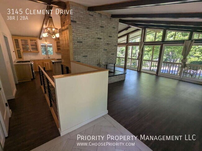 Building Photo - 3145 Clement Dr