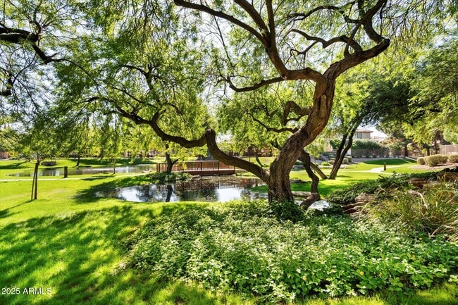 Building Photo - 1925 W Olive Way