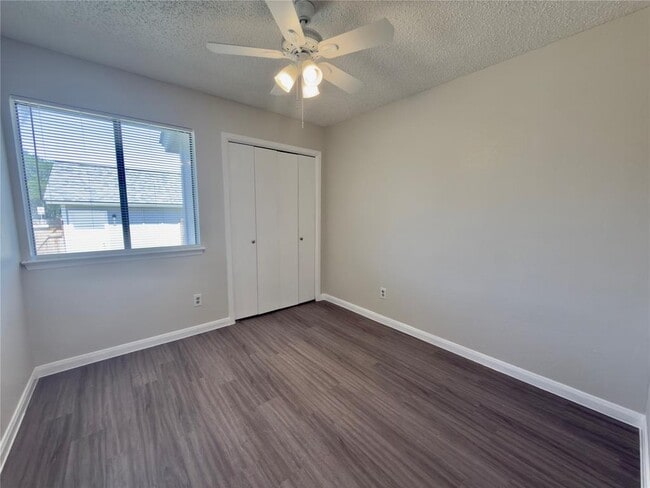 Building Photo - 1614 W Braker Ln