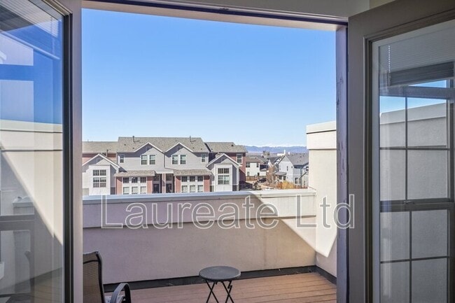 Building Photo - 5438 Valentia St
