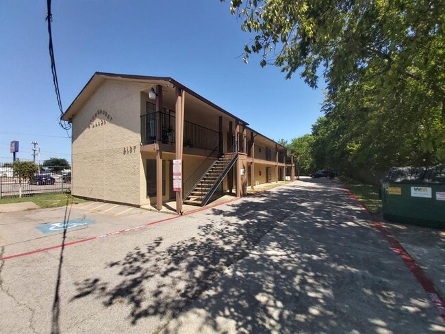 Building Photo - 8127 Stonehurst St