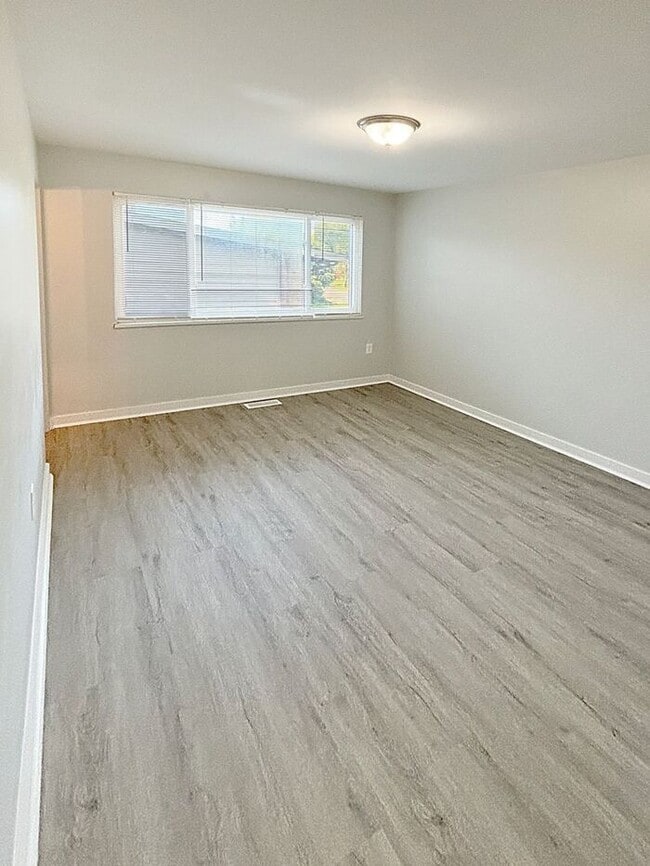 Building Photo - Charming 3-Bedroom Home in a Prime Locatio...