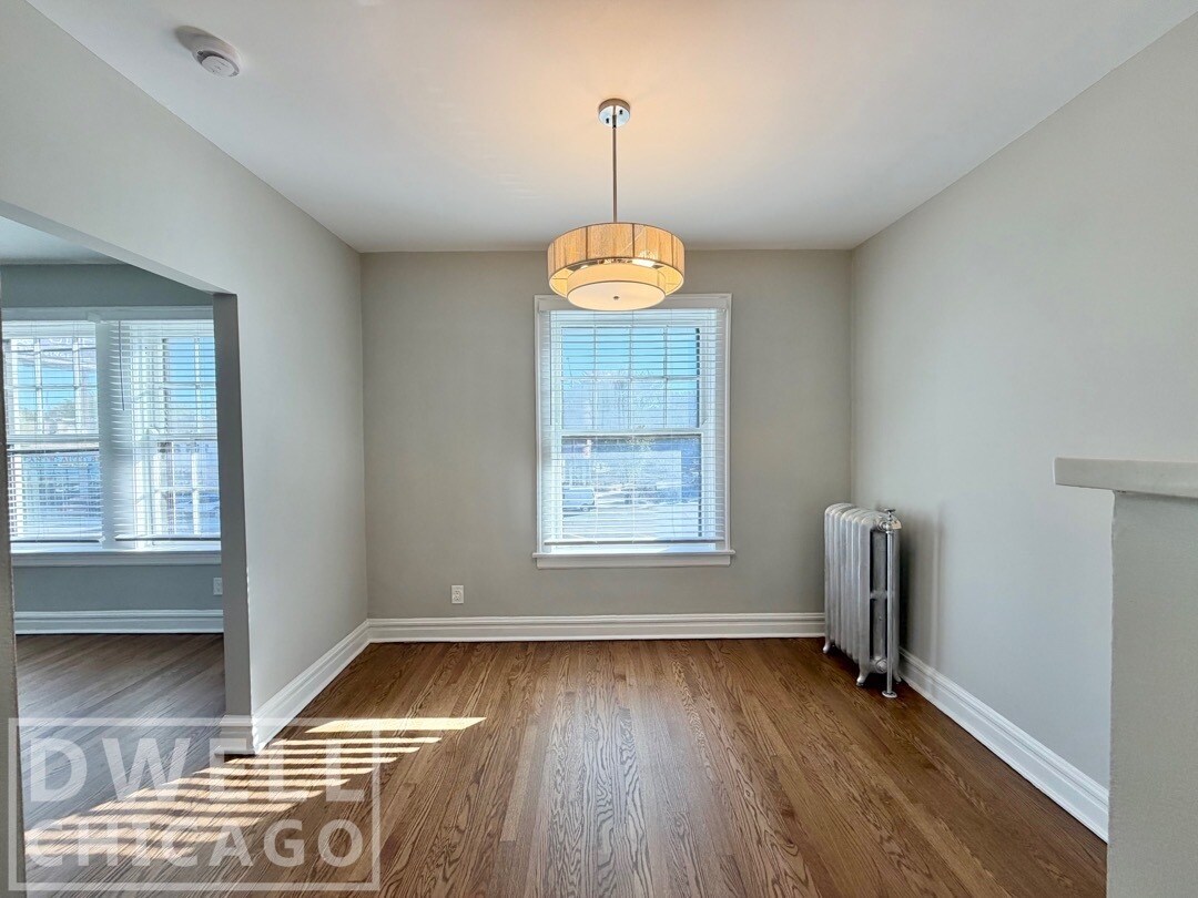Building Photo - 1601 W Thome Ave