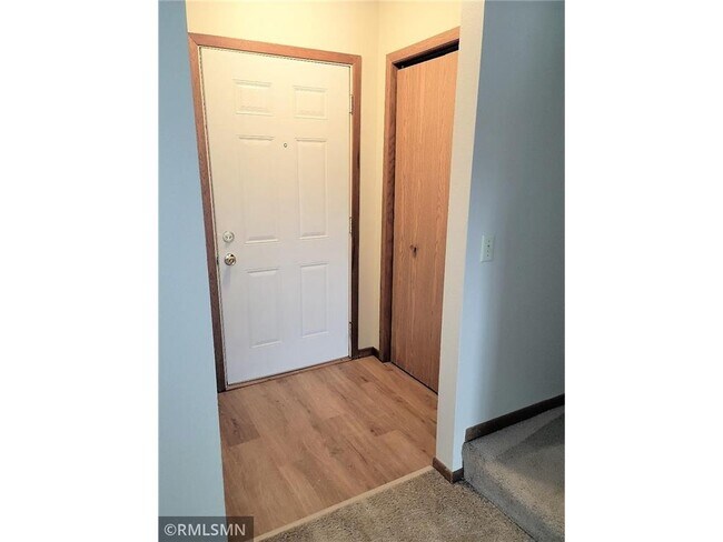Building Photo - 1285 Bartosh Ln