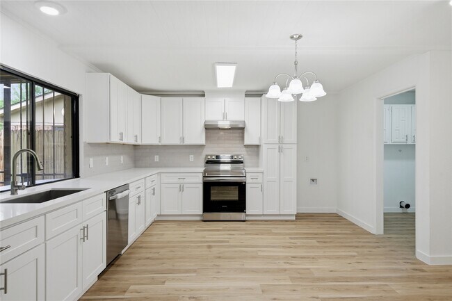 Building Photo - 2126 Quail Valley E Dr
