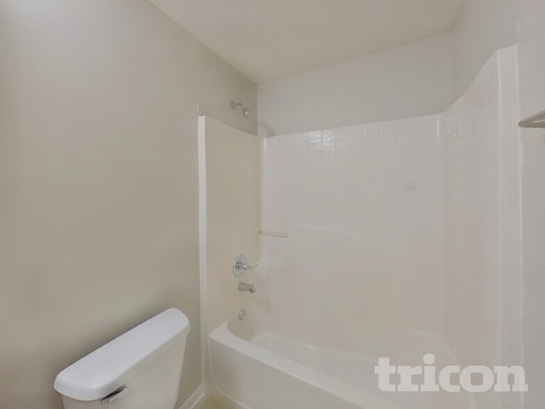 Building Photo - 1304 Alhambra Crest Dr