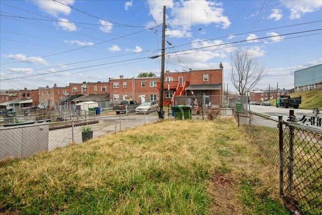 Building Photo - 1401 N Potomac St