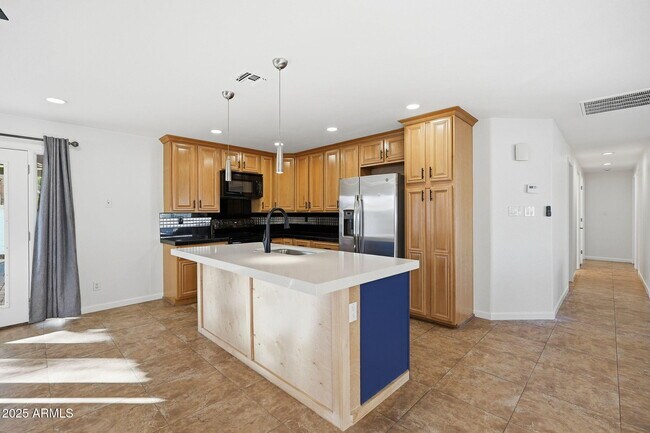 Building Photo - 233 E Huntington Dr