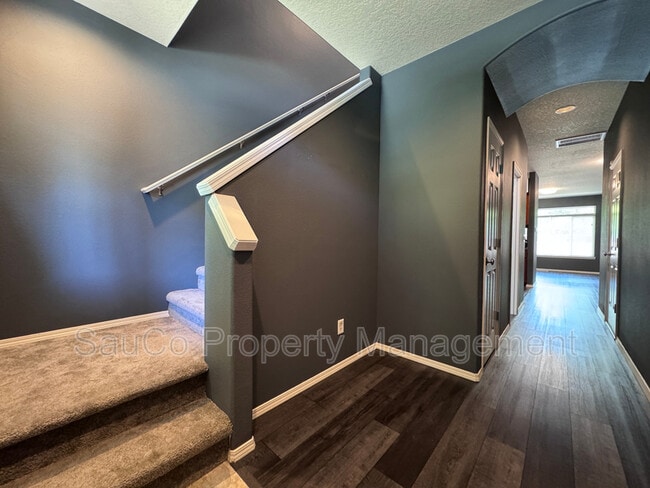 Building Photo - 948 SE Elina Ave