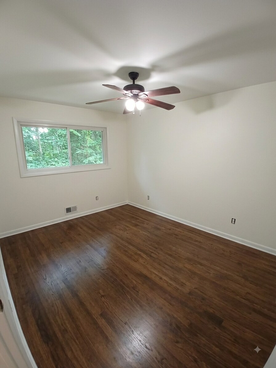 Building Photo - 1145 Arlington Pky NE