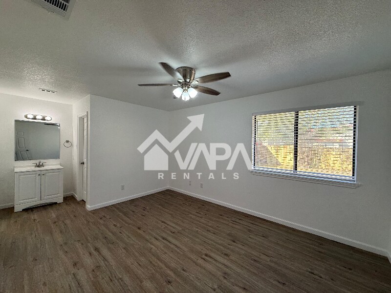 Building Photo - 11411 Big Elk Dr