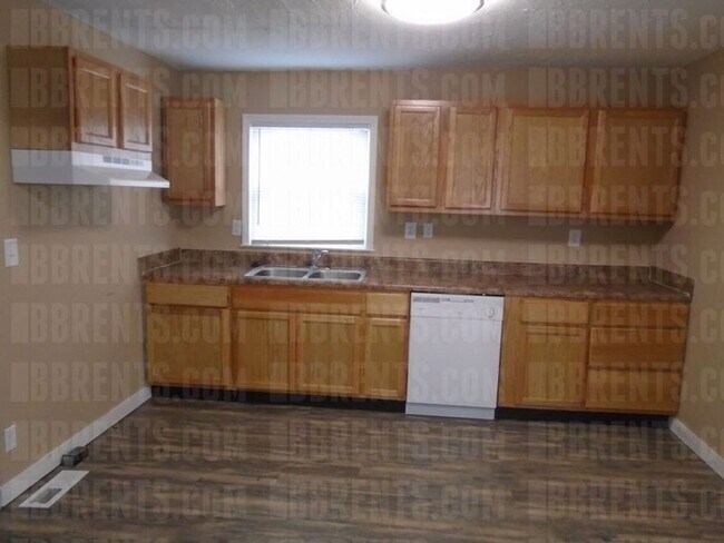 Building Photo - 6832 Kenton Ave