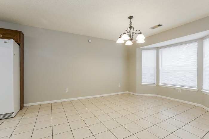 Building Photo - 210 Dogwood Pl Dr