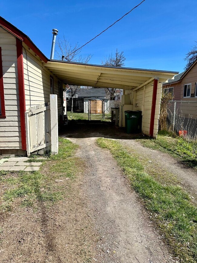 Building Photo - Hard to find 1 Bed 1 Bath House