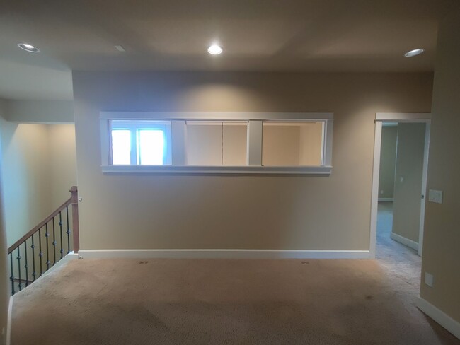 Building Photo - Stunning Renaissance Home, 5 bedroom 3 ful...