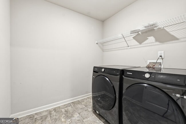 Building Photo - 6615 Bluffview Dr