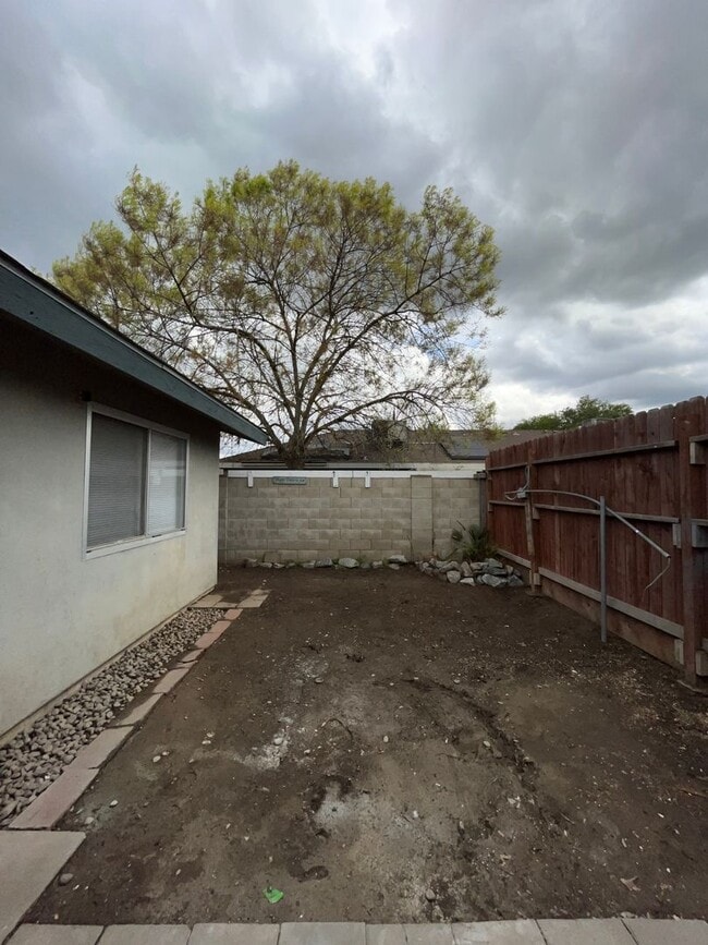 Building Photo - 3208