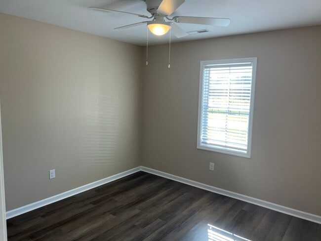 Building Photo - Nice 2 bedroom, 2 bath Duplex