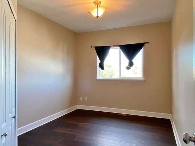 Building Photo - Lovely Modern Westside Home