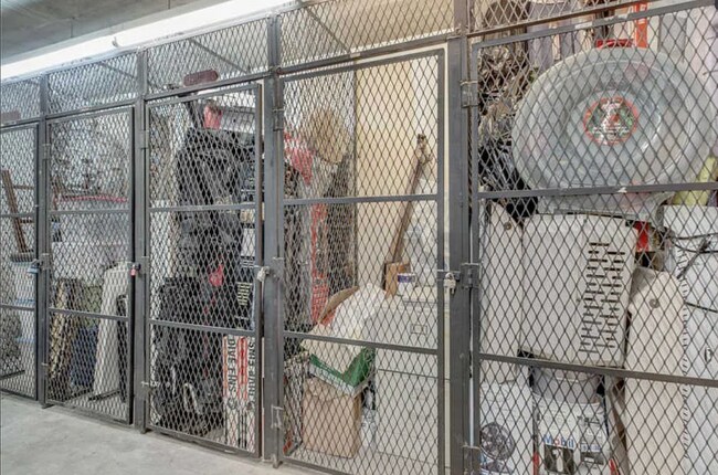 Building Photo - 5955 E 10th Ave