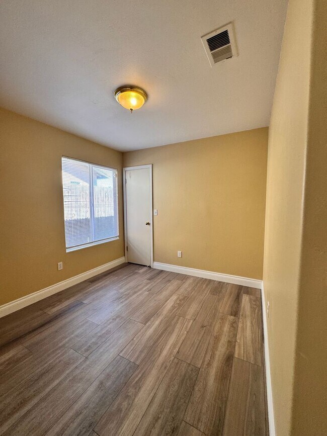 Building Photo - 5708 Clear Valley Ct