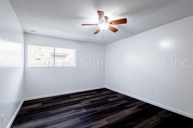 Building Photo - 4308 Parkwood Ct