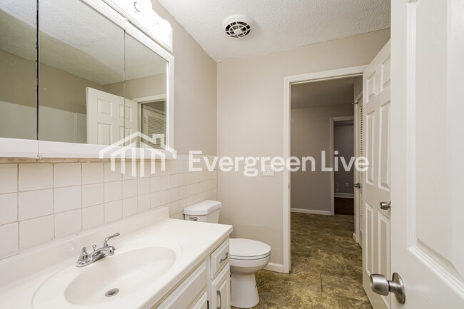 Building Photo - 5679 Tall Oaks Dr