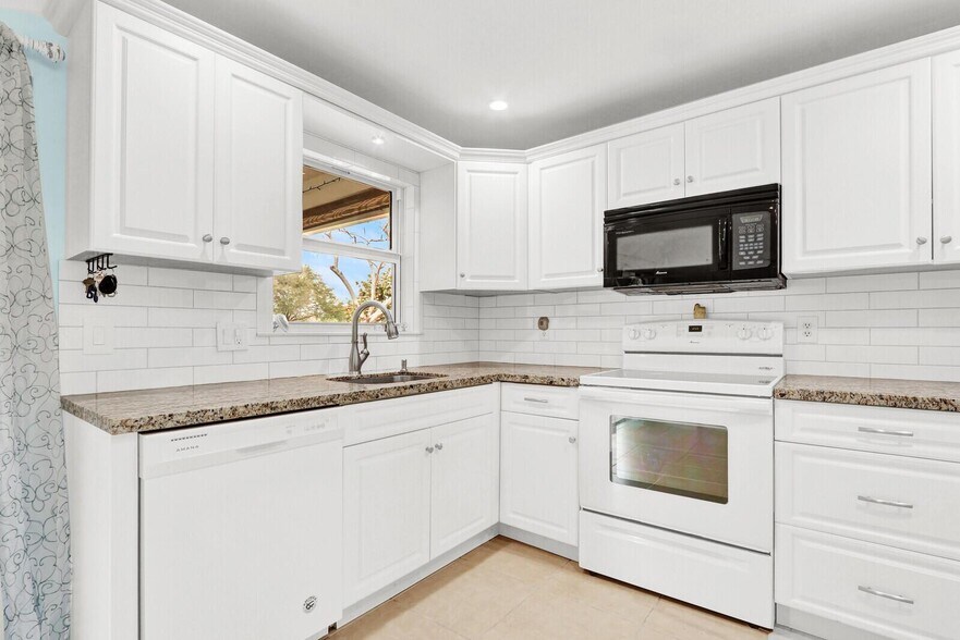 Building Photo - 129 Village Cir